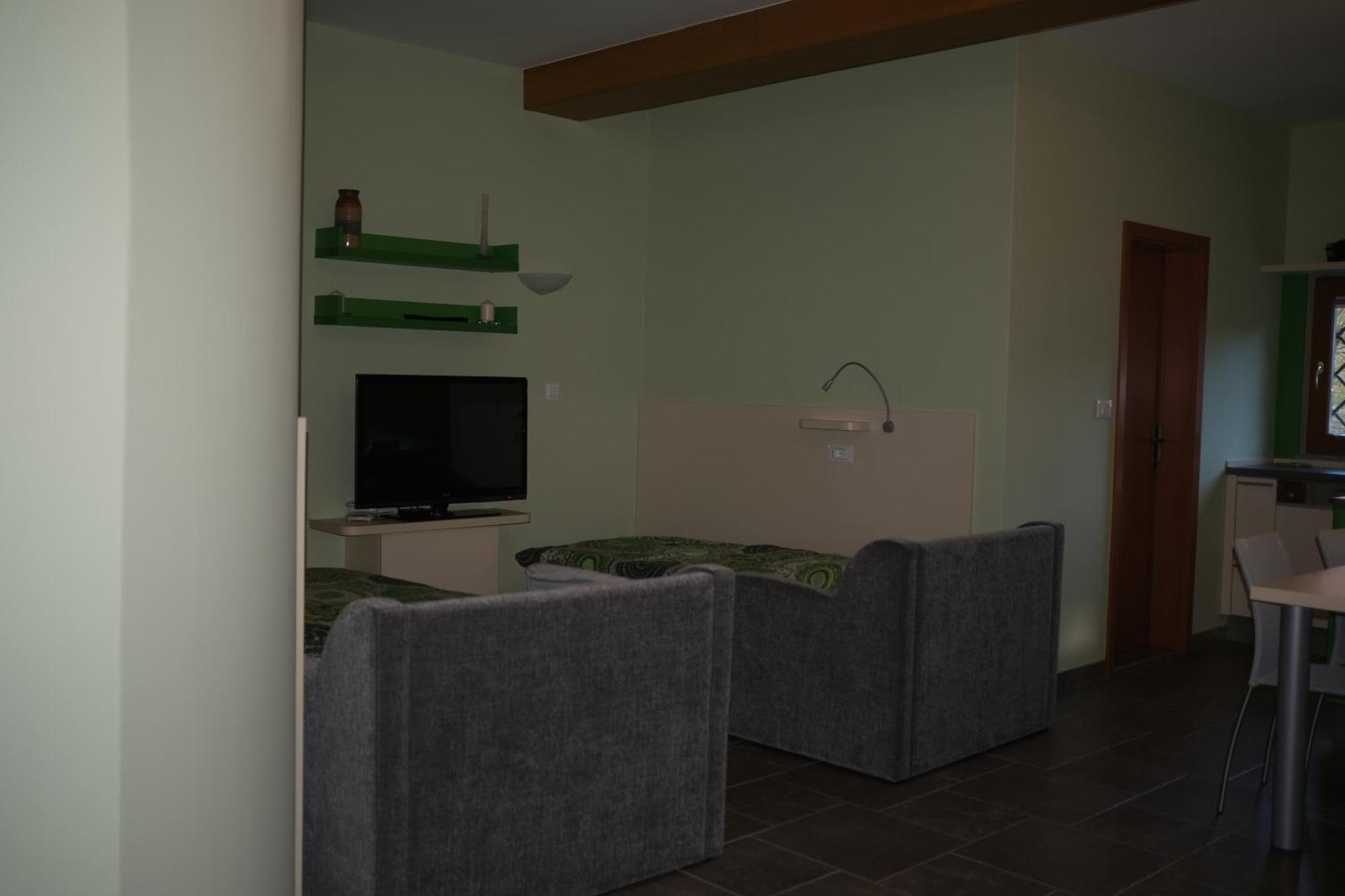 Pocitniska Hisa Pri Kustrcu Apartment Grahovo ob Baci Exterior photo